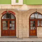 Riviera Hotel-City Center