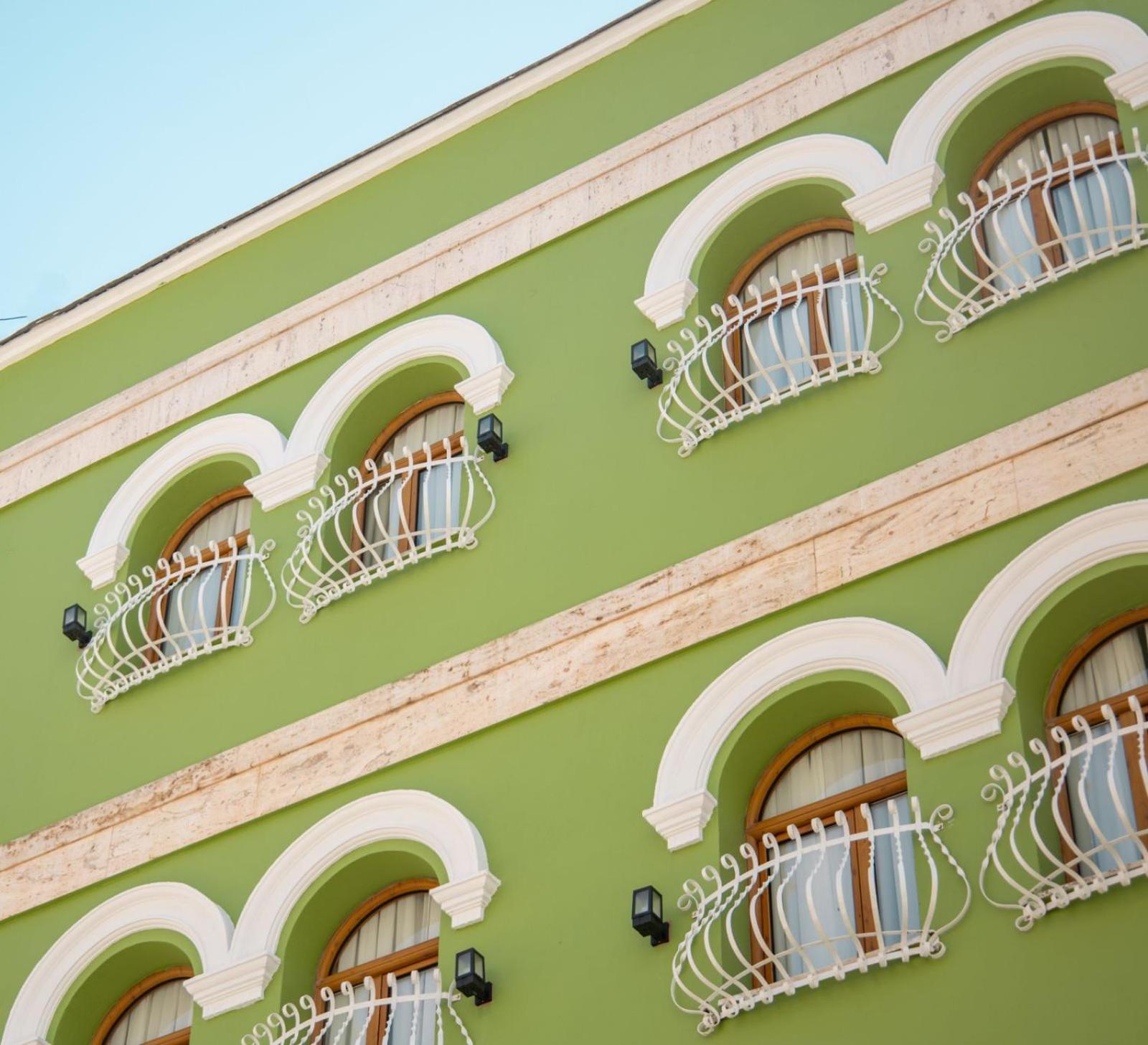 Riviera Hotel-city Center 3* Wlora