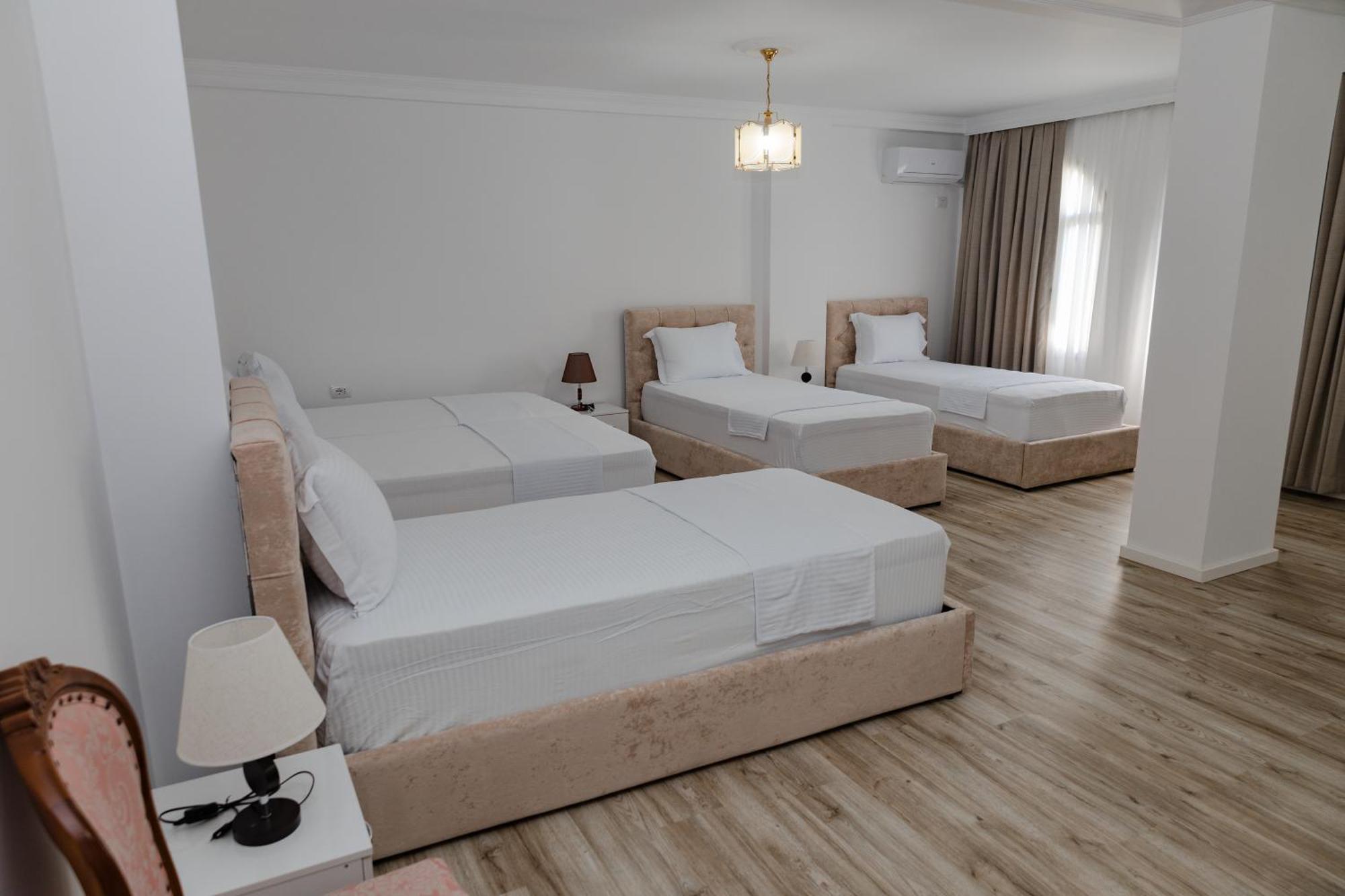 Riviera Hotel-city Center 3* Wlora