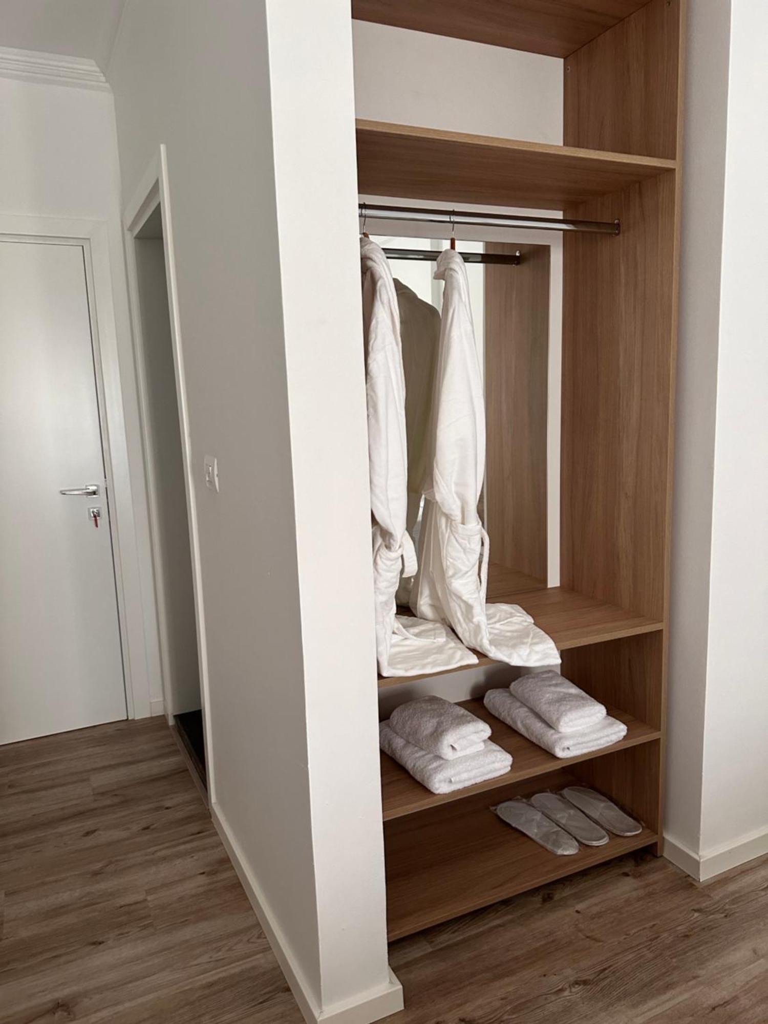 Riviera Hotel-city Center 3* Wlora